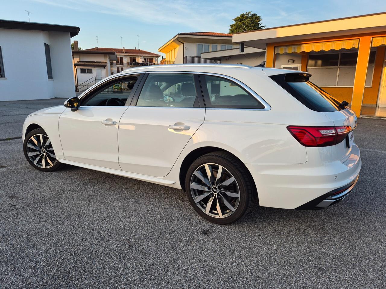 Audi A4 Avant 30 TDI/136 CV S tronic Business Advanced