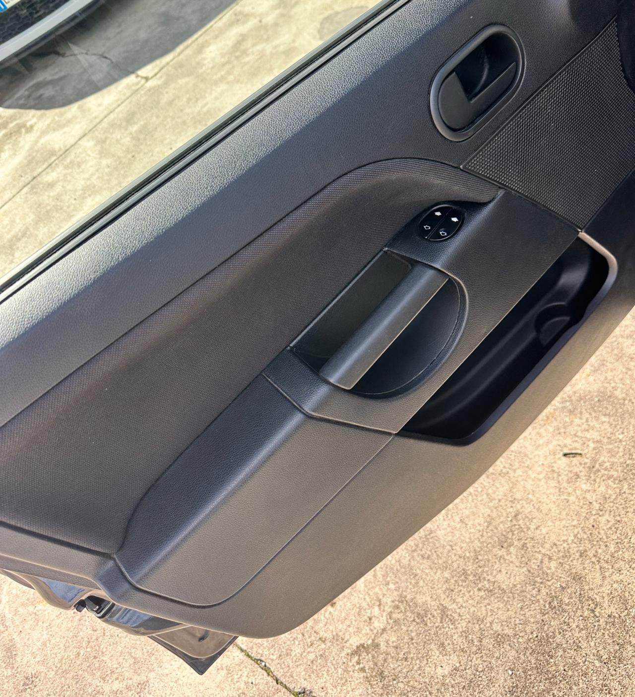 Ford Fiesta 1.4 TDCi 68cv 5p. Ghia NEOPATENTATI