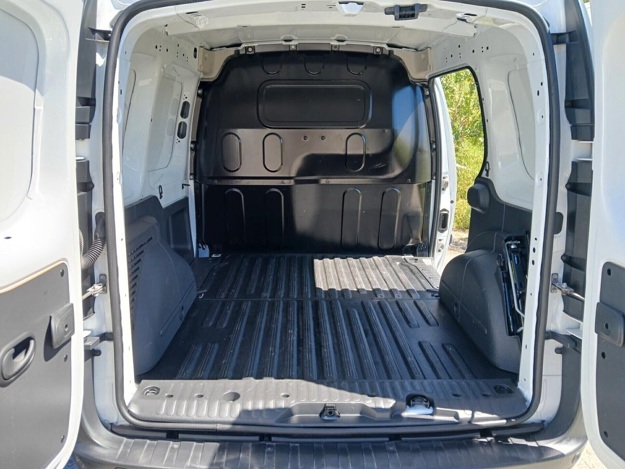 Nissan NV 250 Diesel Iva Compresa