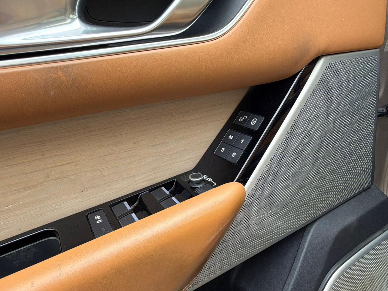 Land Rover Range Velar 3.0 V6 SD6 300 CV First Edition