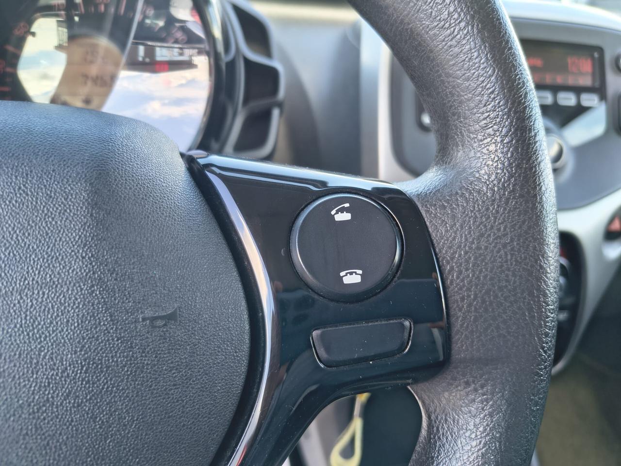 Peugeot 108 1.0 benzina 5 porte *GARANZIA 24 MESI*