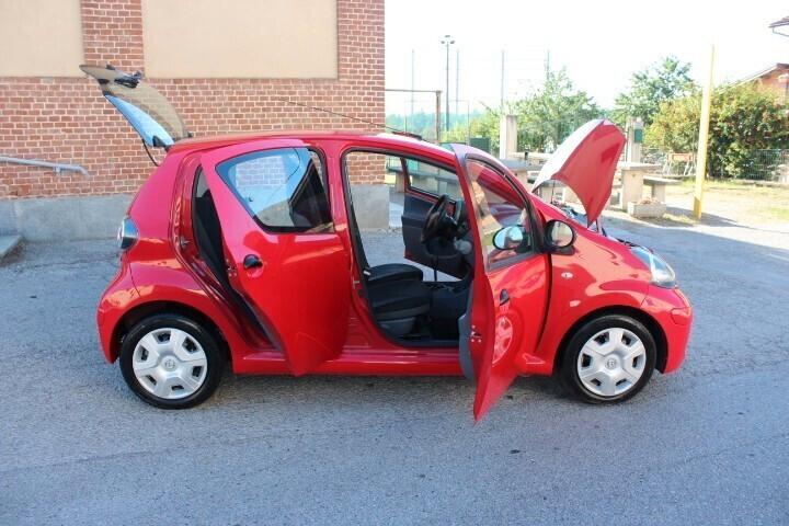 Toyota Aygo 1.0 VVT-i 5 porte Red Edition CLIMATIZZATA UNICA UTILIZZATRICE ESTETICA ESEMPLARE