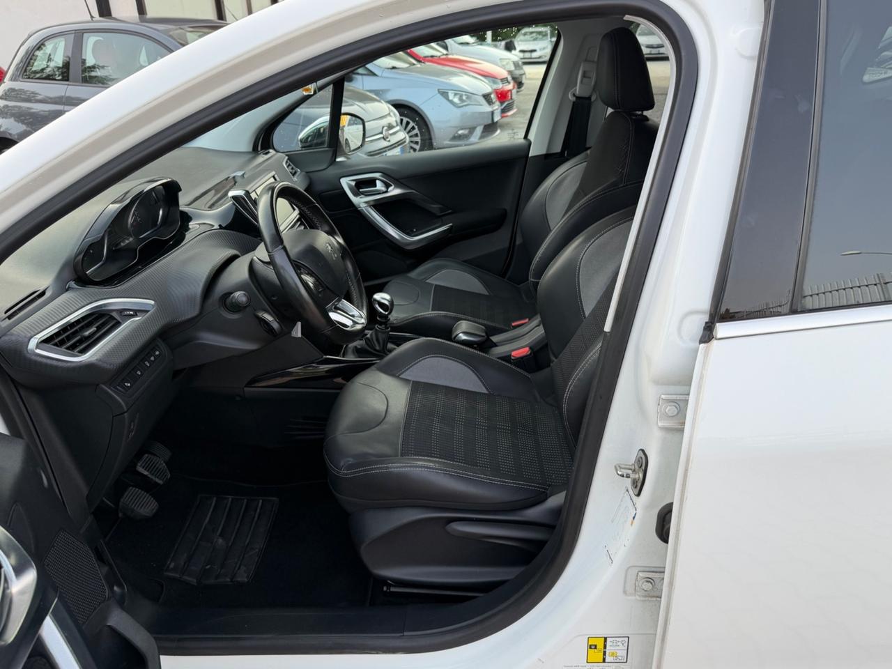 Peugeot 2008 BlueHDi 120 S&S Black Matt