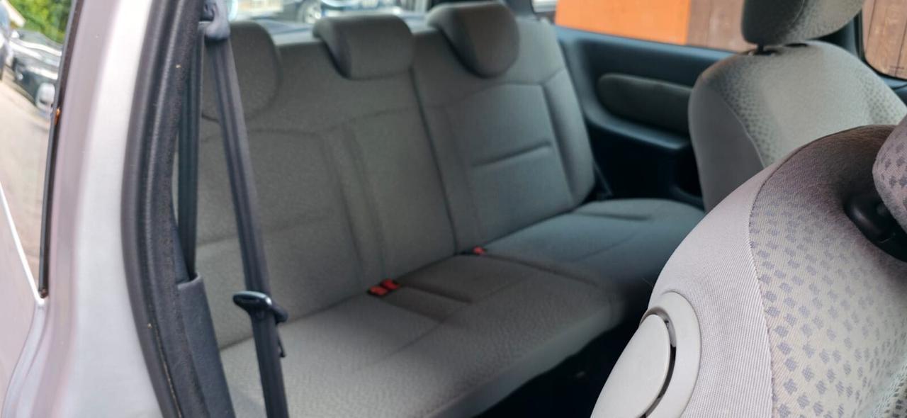 Renault Clio 1.2 cat 3 porte Confort Authentique neop