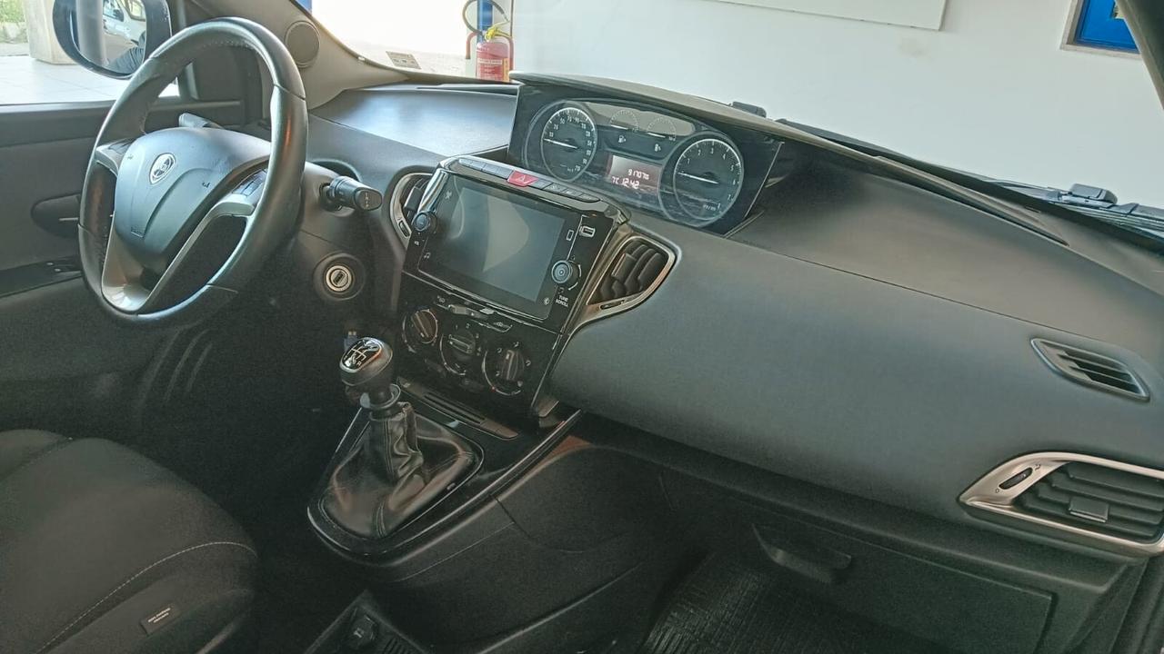 Lancia Ypsilon 1.0 FireFly 5 porte S&S Hybrid Ecochic Gold