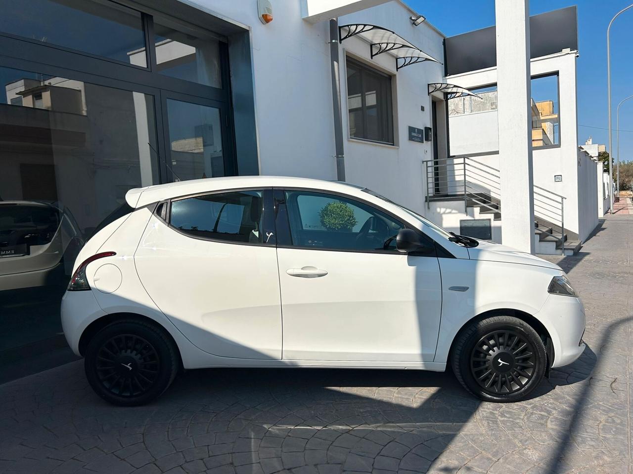 Lancia Ypsilon 1.2 51Kw ELEFANTINO Km104.000-2015
