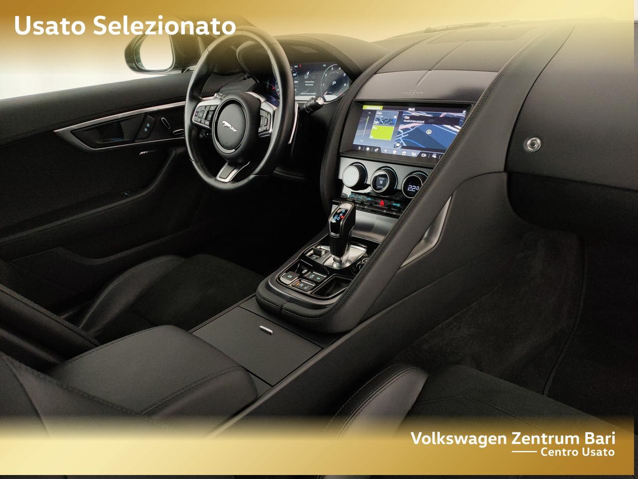 Jaguar F-Type coupe 2.0 i4 r-dynamic rwd 300cv auto