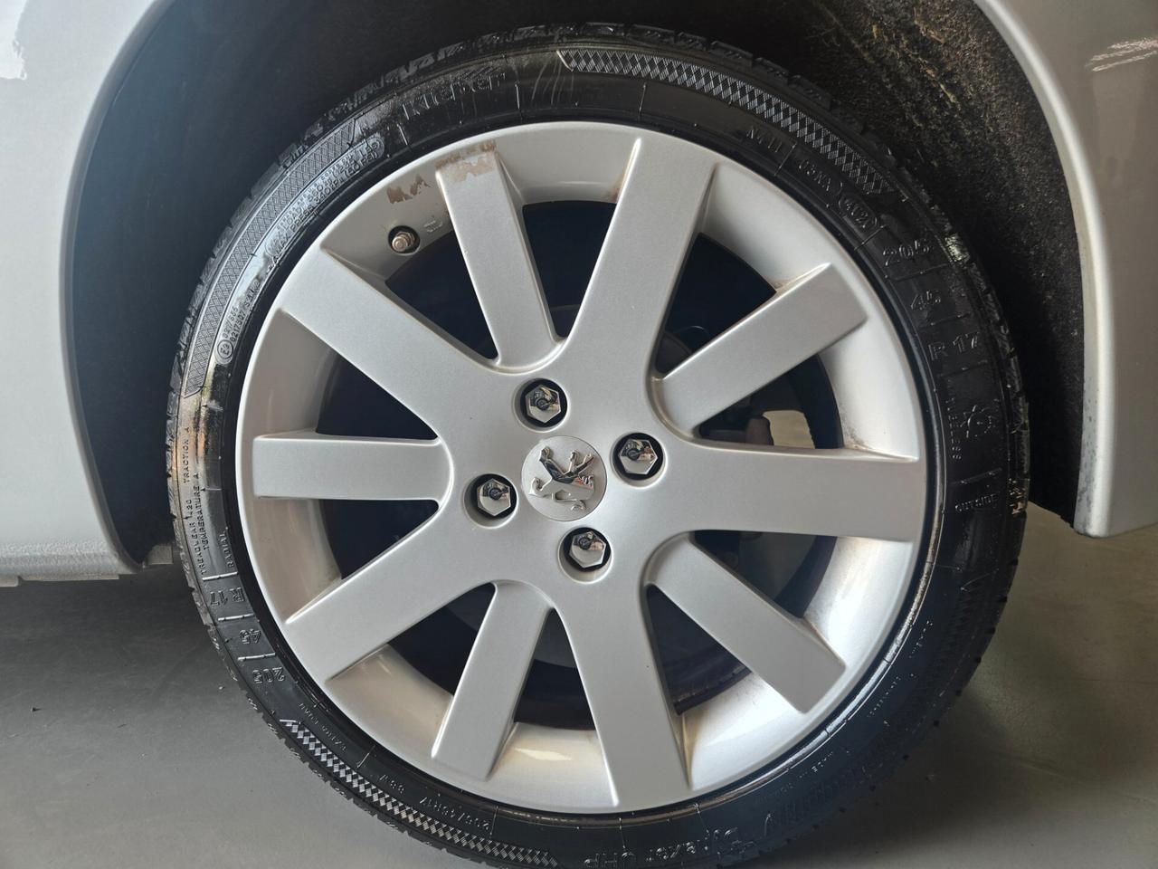 Peugeot 207 1.6 THP 150CV 3p. Féline