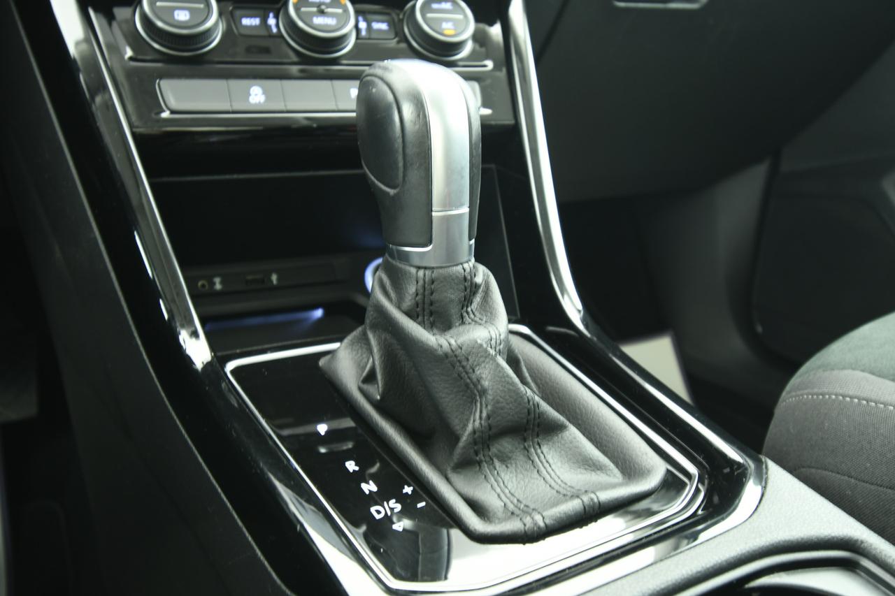 VOLKSWAGEN Touran 1.6 tdi Highline 115cv dsg ACC+ALCANTARA+C17"