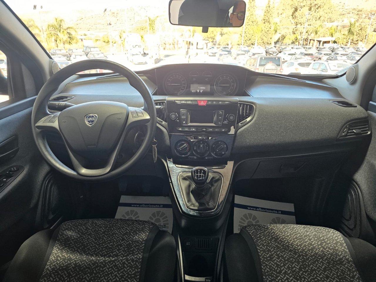 Lancia Ypsilon 1.0 firefly hybrid Silver s&s 70cv 5p.ti