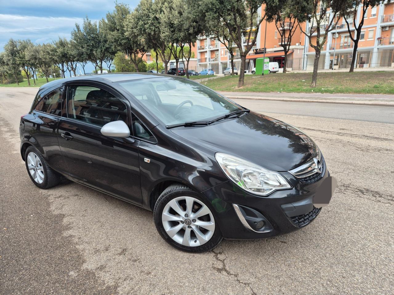 Opel Corsa 1.2 85CV gpl 3 porte anno 2013