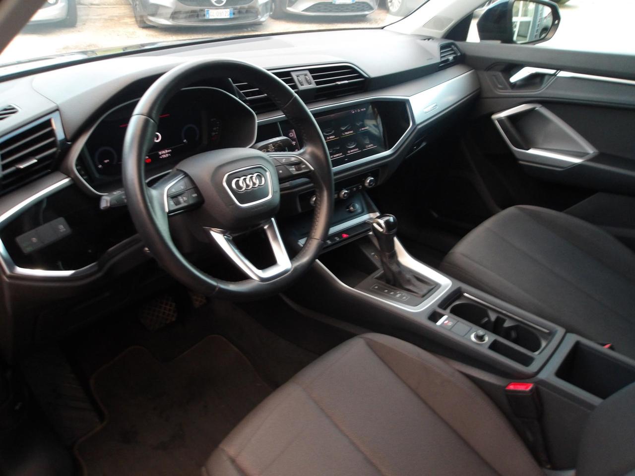 Audi Q3 35 2.0 tdi Business s-tronic