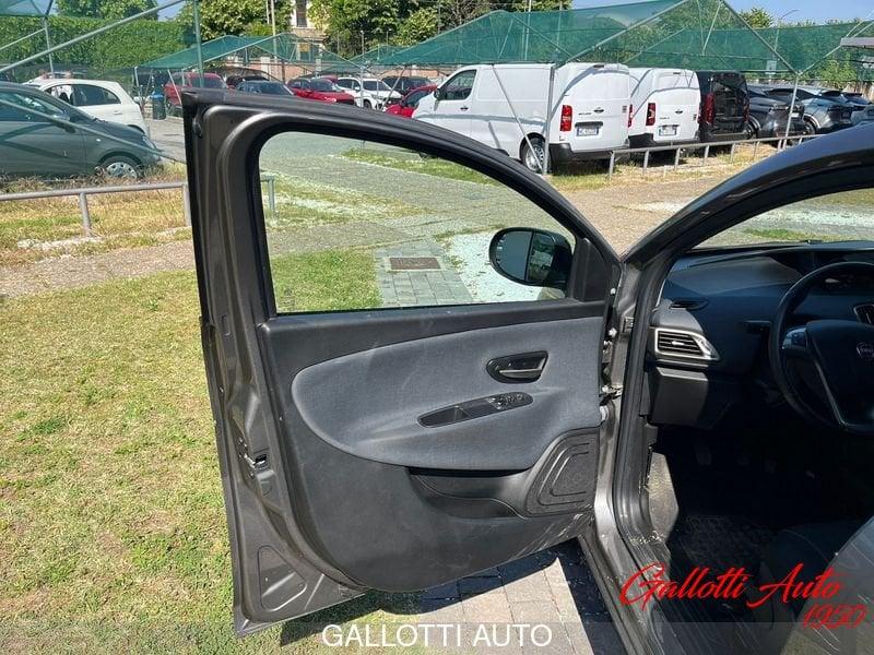 Lancia Ypsilon 1.0 FireFly 70cv S&S Hybrid GOLD