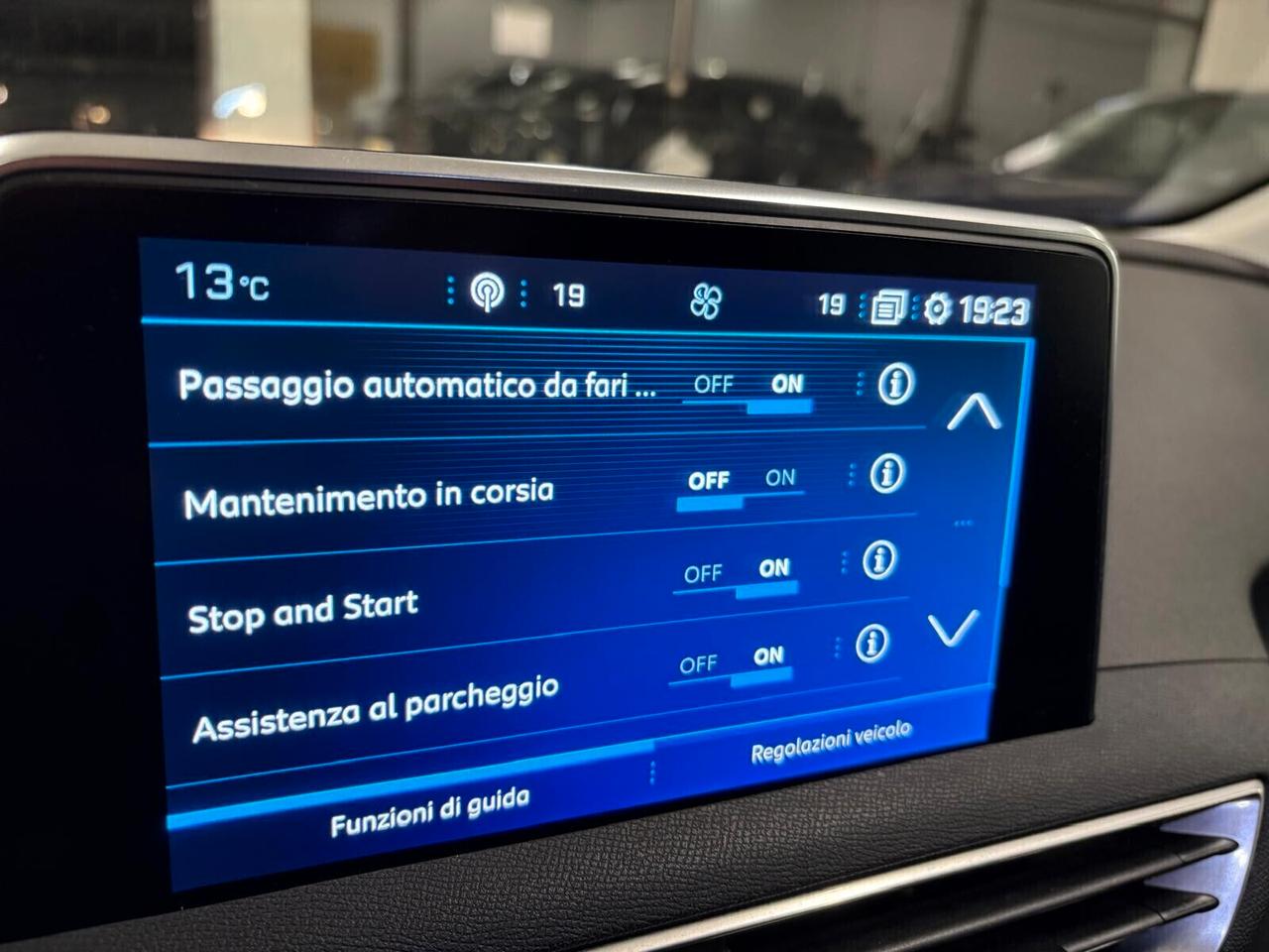 Peugeot 3008 ALLURE BlueHDi 130 EAT8 SPOTICAR