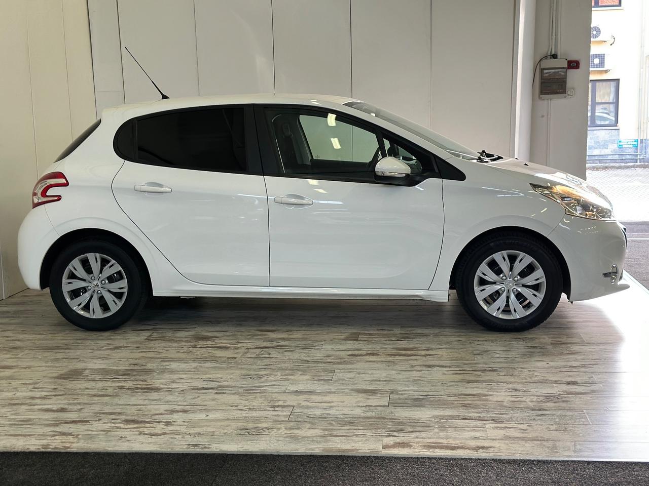 Peugeot 208 1.2 Benzina 82 CV 5 porte Ok Neopatentati