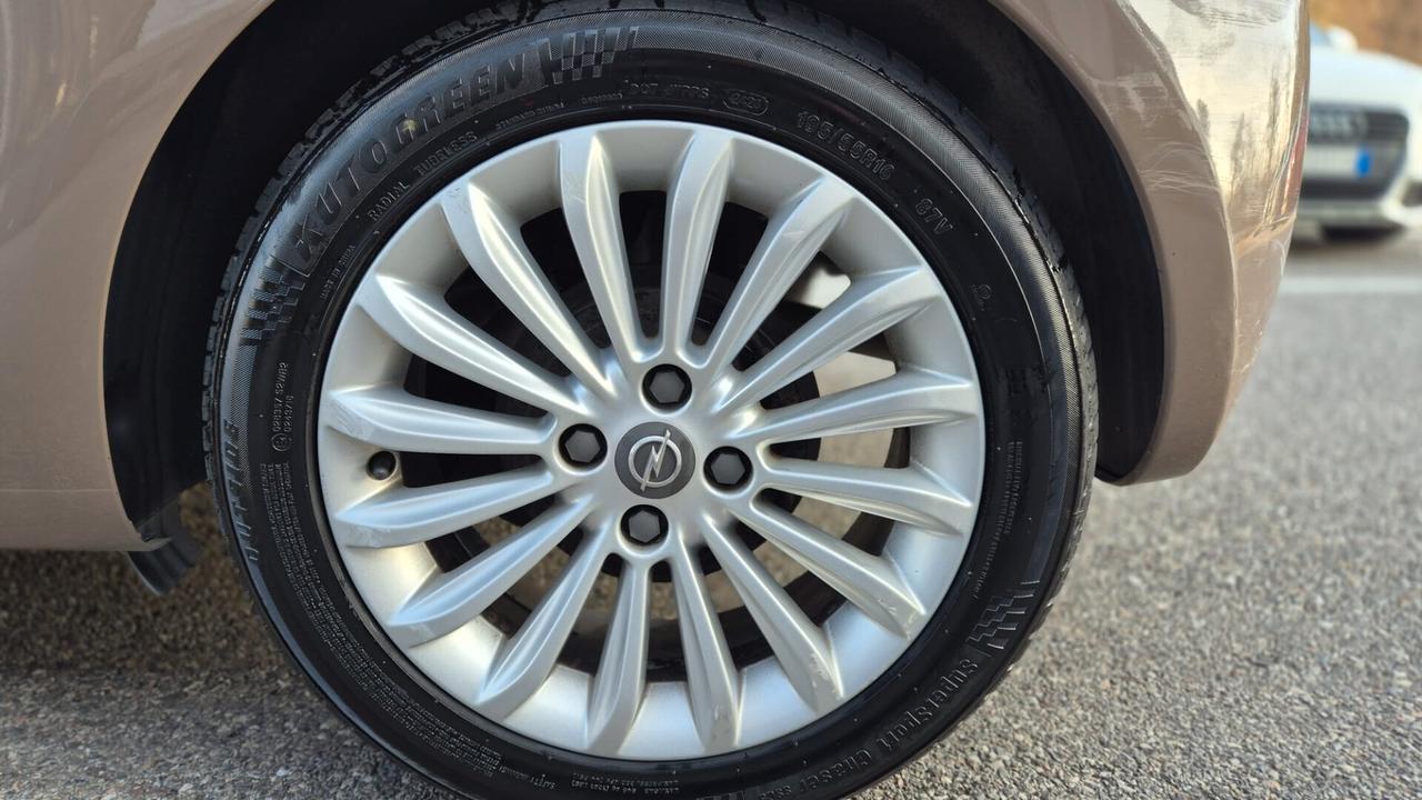 Opel Adam 1.2 70 CV White/Black Link