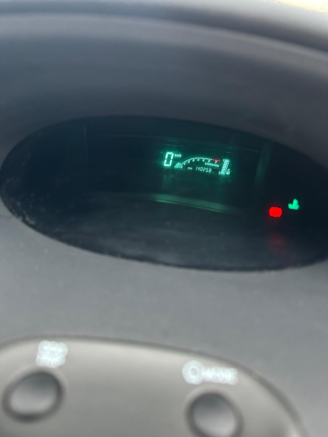 Toyota Yaris 1.0i 16V cat 5 porte Sol