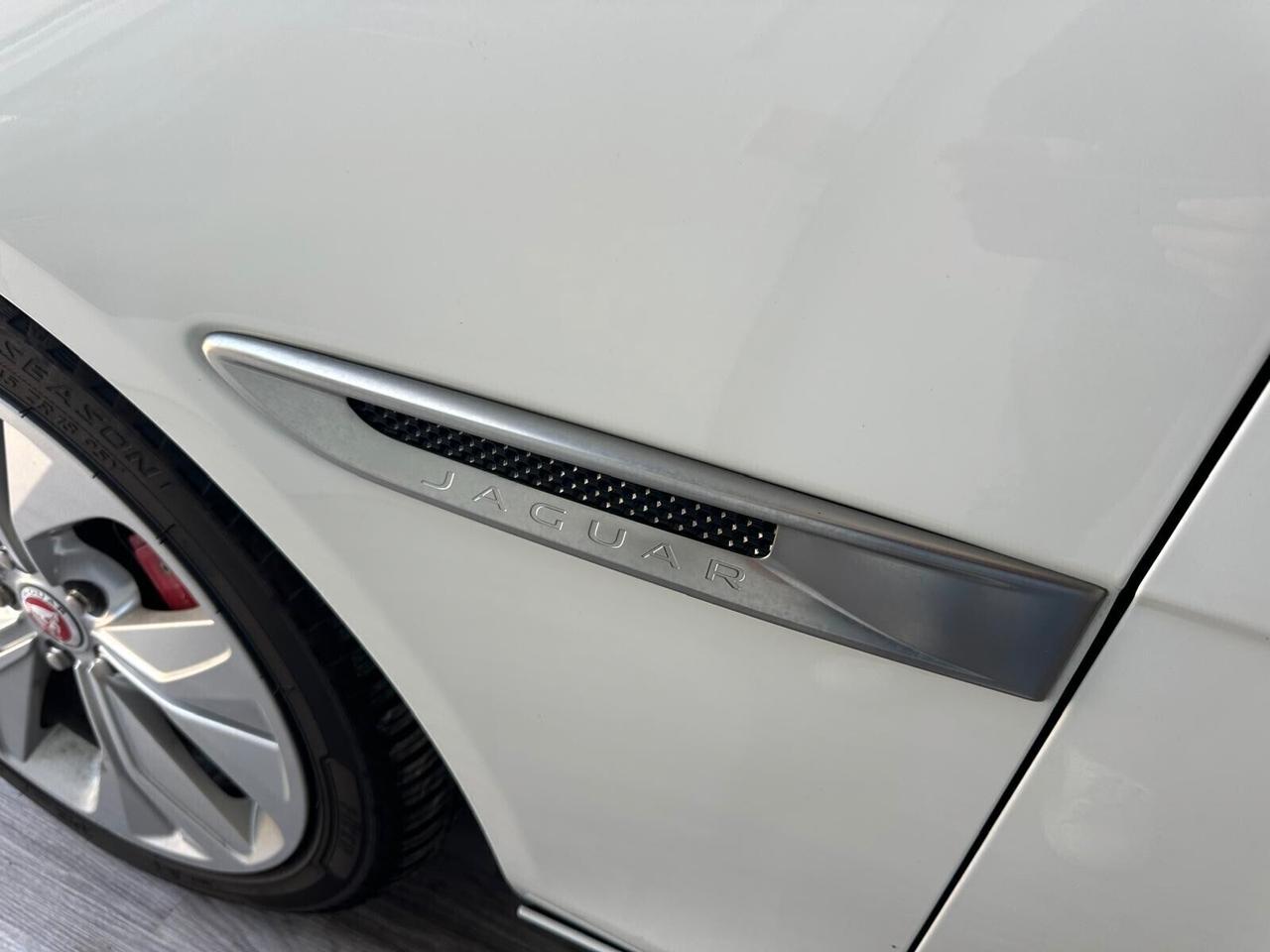 Jaguar XE 2.0 D 180 CV aut. SE