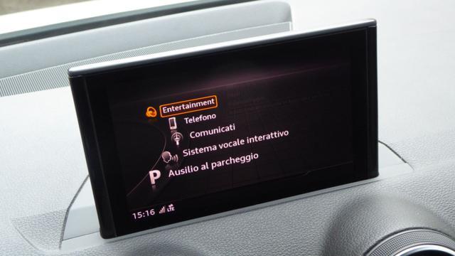 AUDI Q2 35 TDI quattro S-Tronic