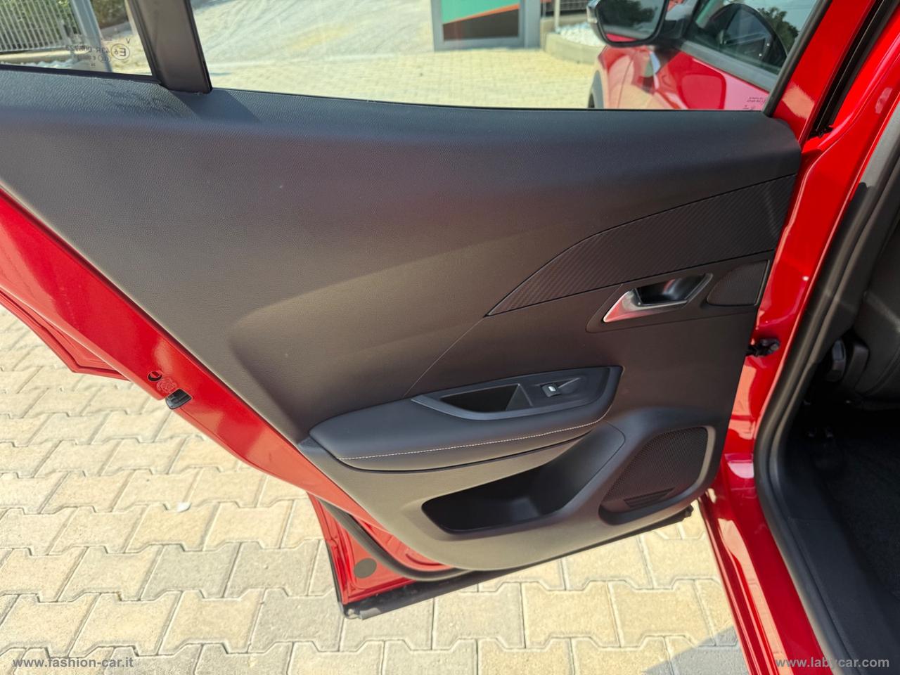 PEUGEOT 2008 PureTech 100 S&S Allure
