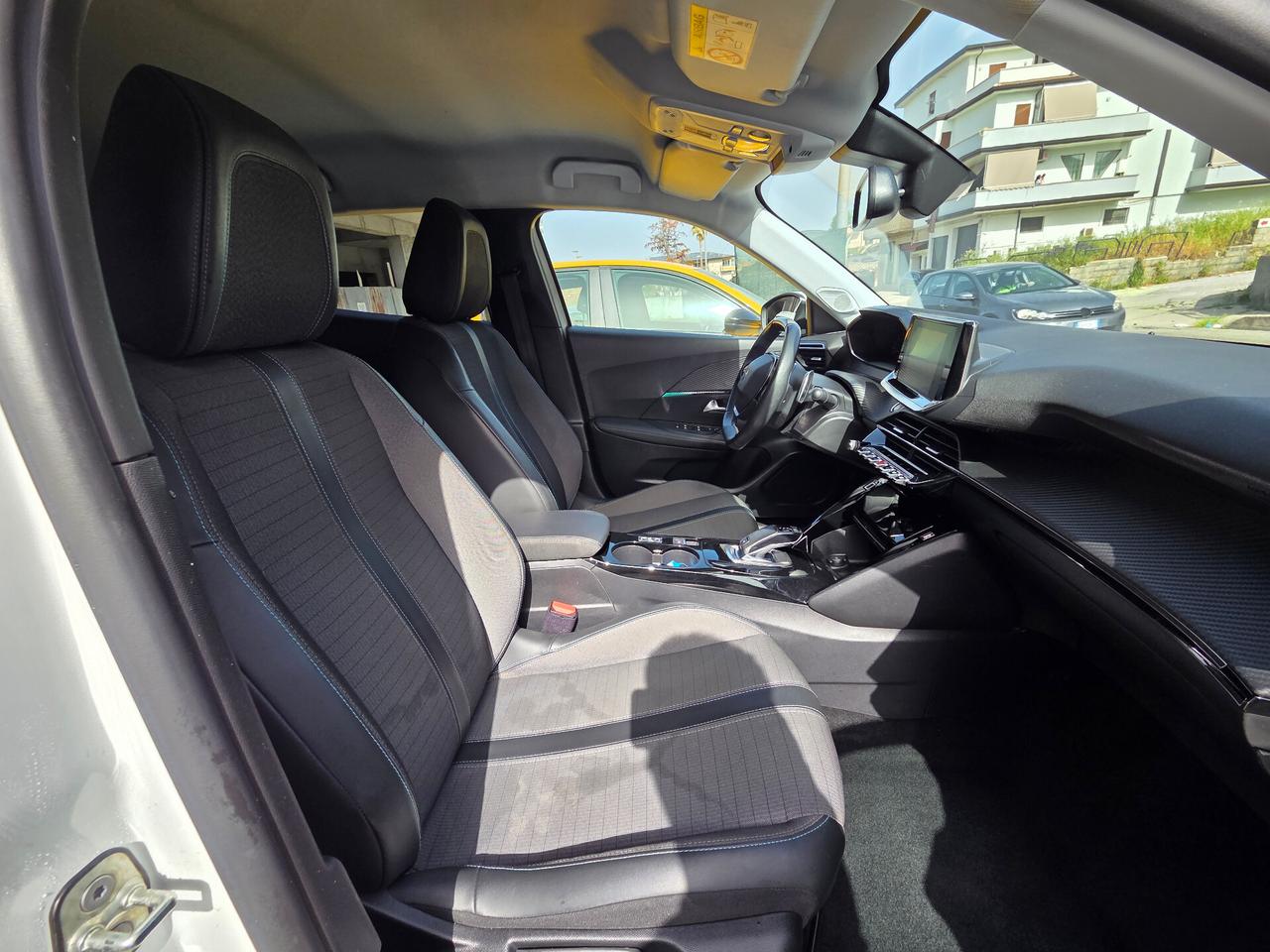 Peugeot 2008 BlueHDi 130 S&S EAT8 Allure Pack