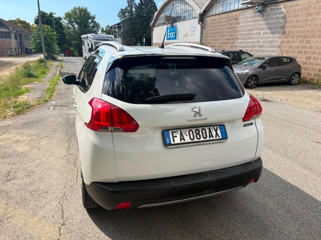 Peugeot 2008 PureTech 82 Allure 2015 131.000 KM