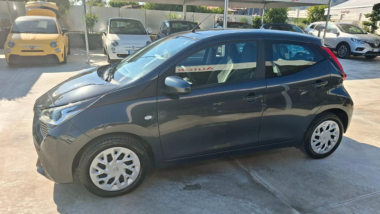Toyota Aygo Connect 1.0 VVT-i 72 CV 5 porte 2021
