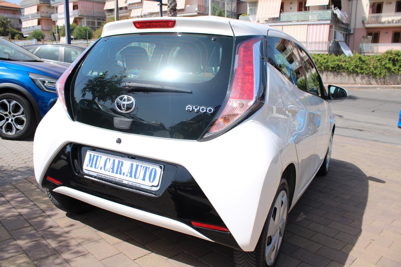 Toyota Aygo 1.0 VVT-i 69 CV 5 porte x-play
