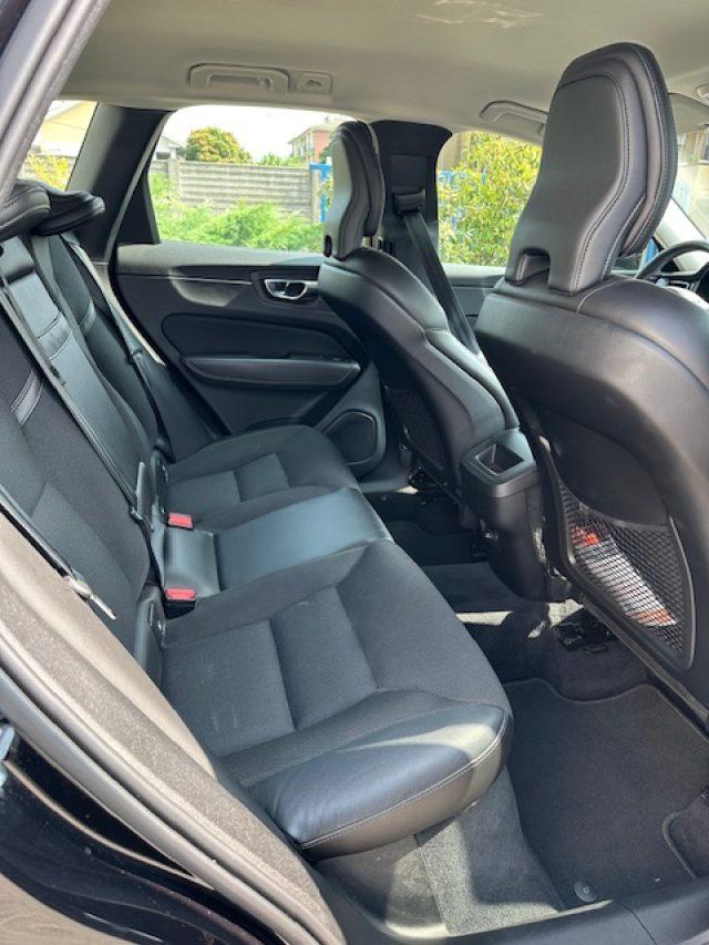 VOLVO XC60 B4 (d) AWD Geartronic Business