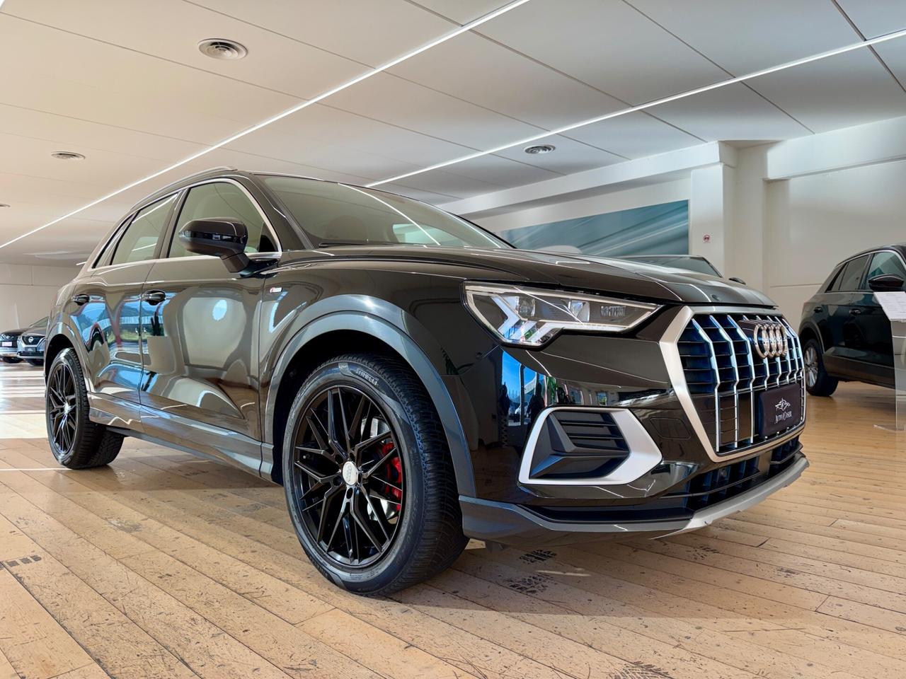 Audi Q3 35 TFSI S-LINE EDITION TOTAL BLACK GANCIOTRAINO
