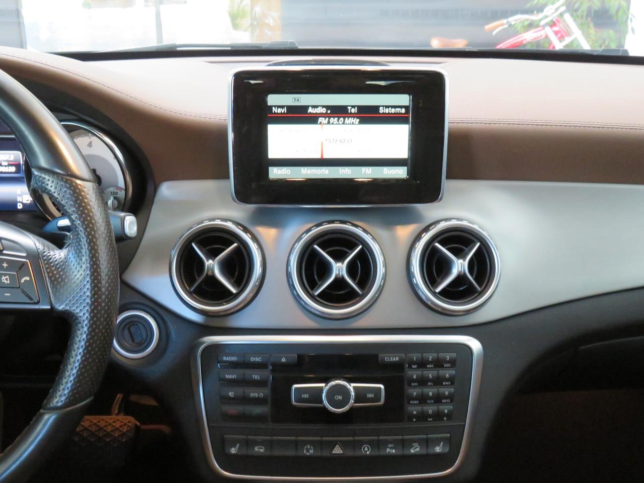 Mercedes-benz GLA 220 4matic premium