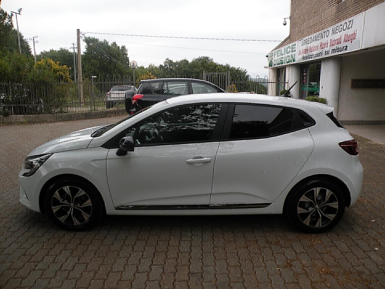 NOLEGGIO A BREVE TERMINE - RENAULT CLIO