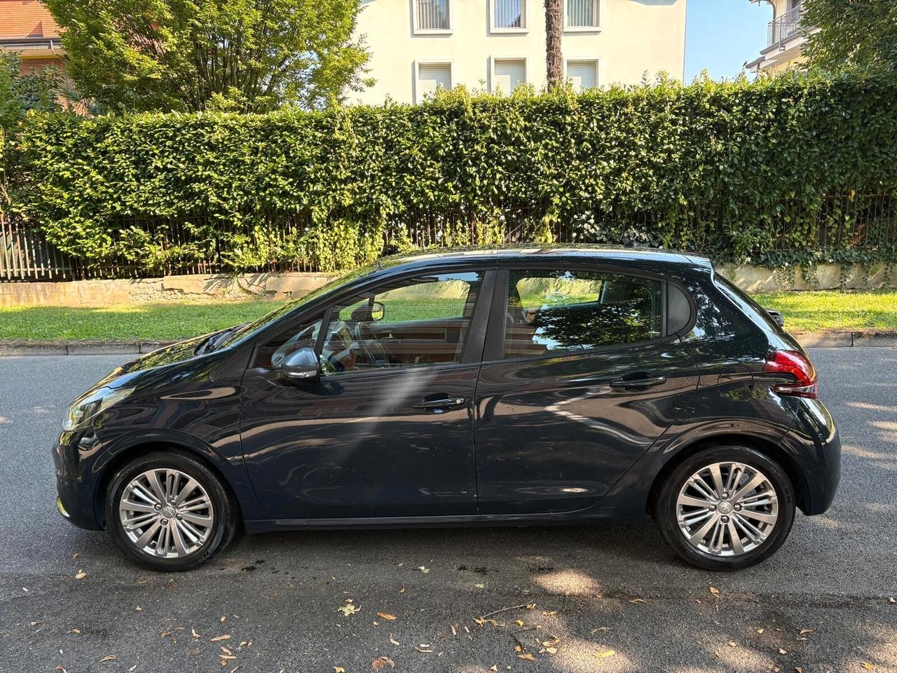 Peugeot 208 PureTech 82 5 porte Allure