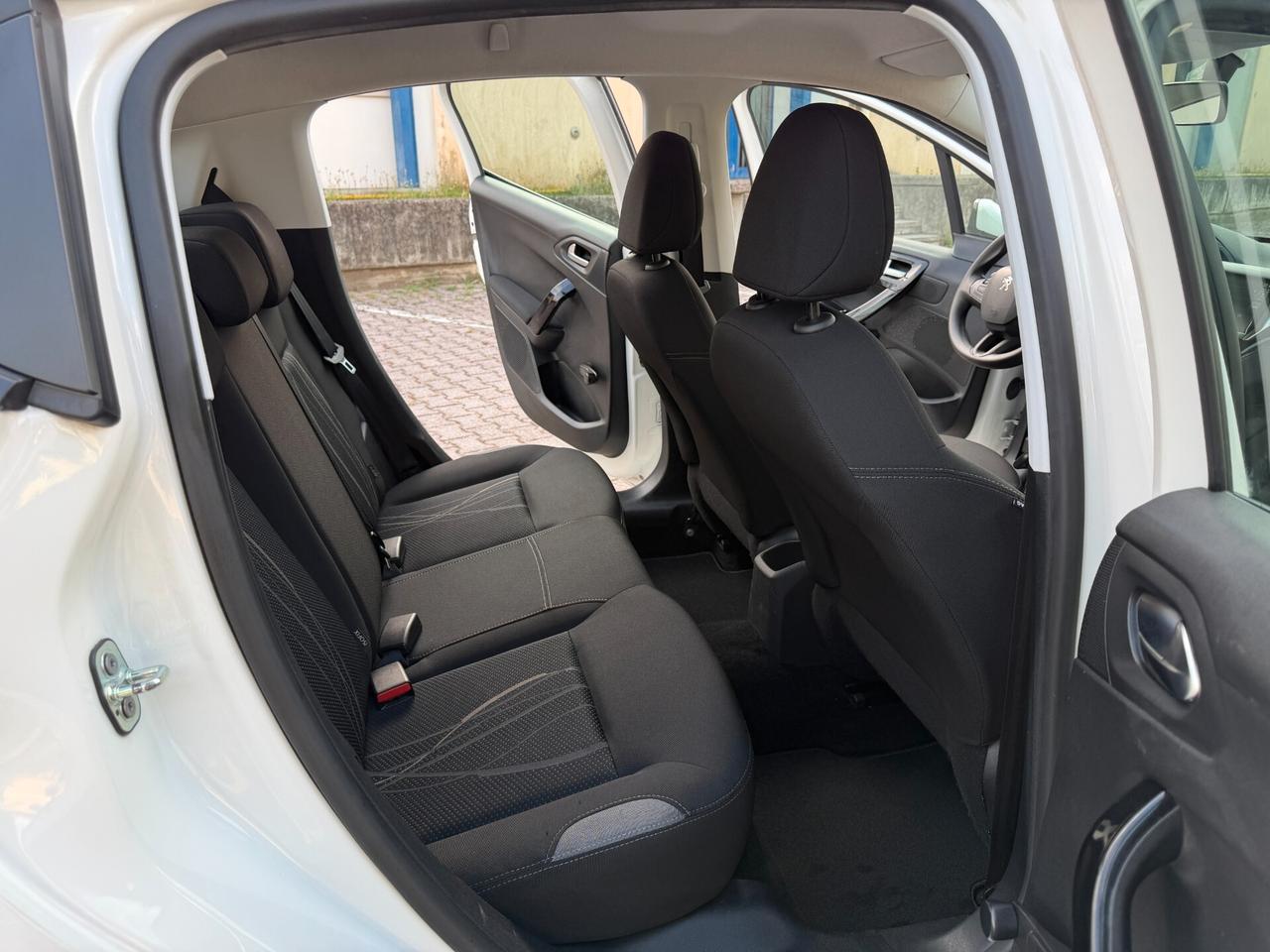 Peugeot 208 1.4 HDi Allure 36000 km!