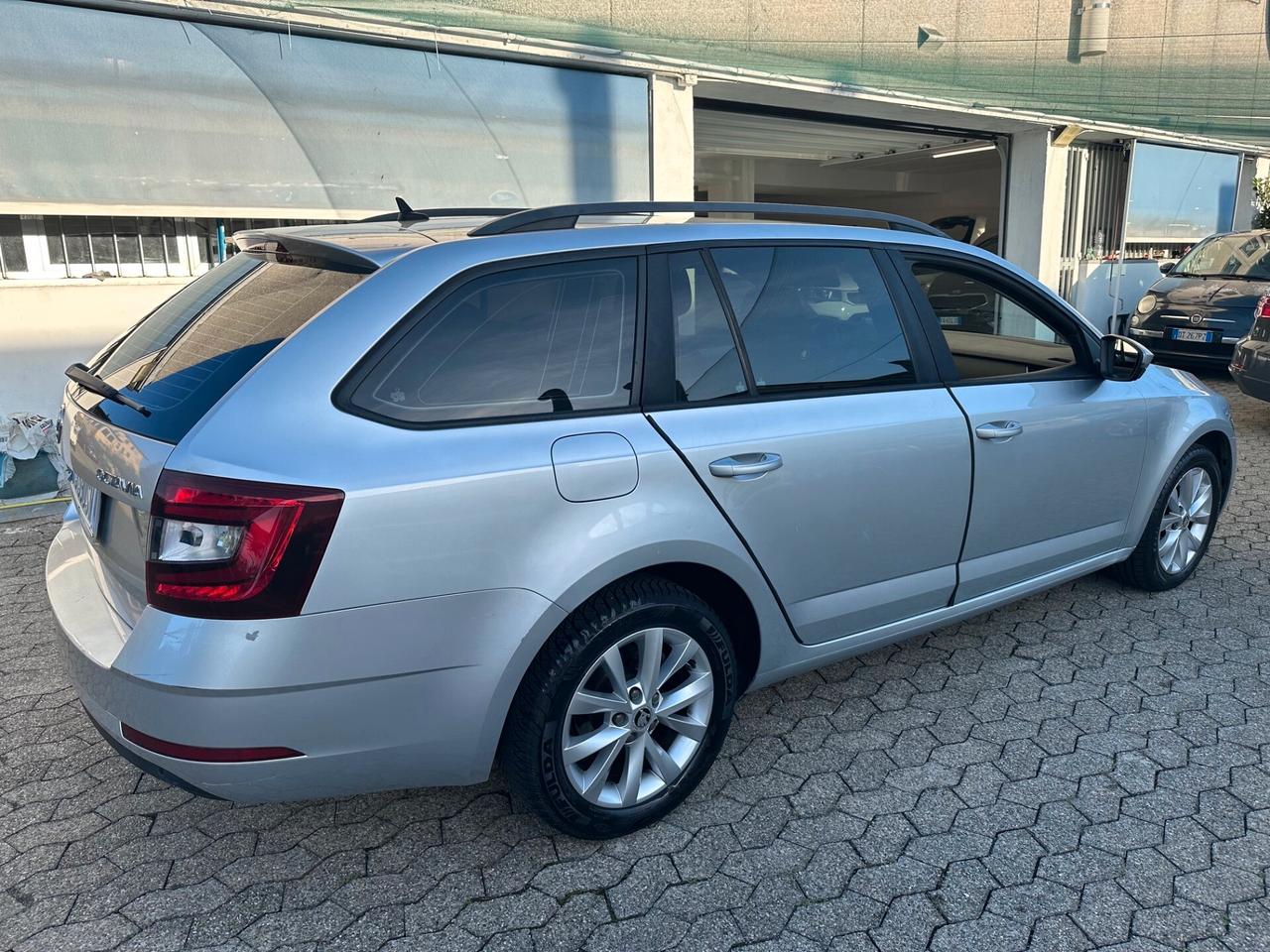 Skoda Octavia 1.6 TDI CR 115 CV DSG Executive*EURO6*NAVI