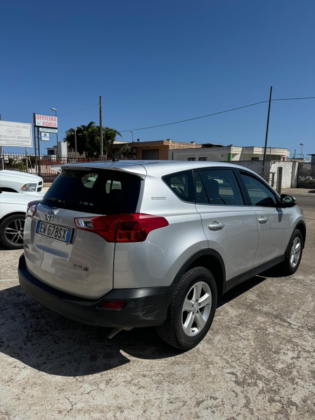 Toyota RAV 4 RAV4 2.0 D-4D 4WD Style White Ed.