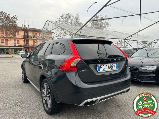 VOLVO V60 Cross Country D3 Geartronic Momentum