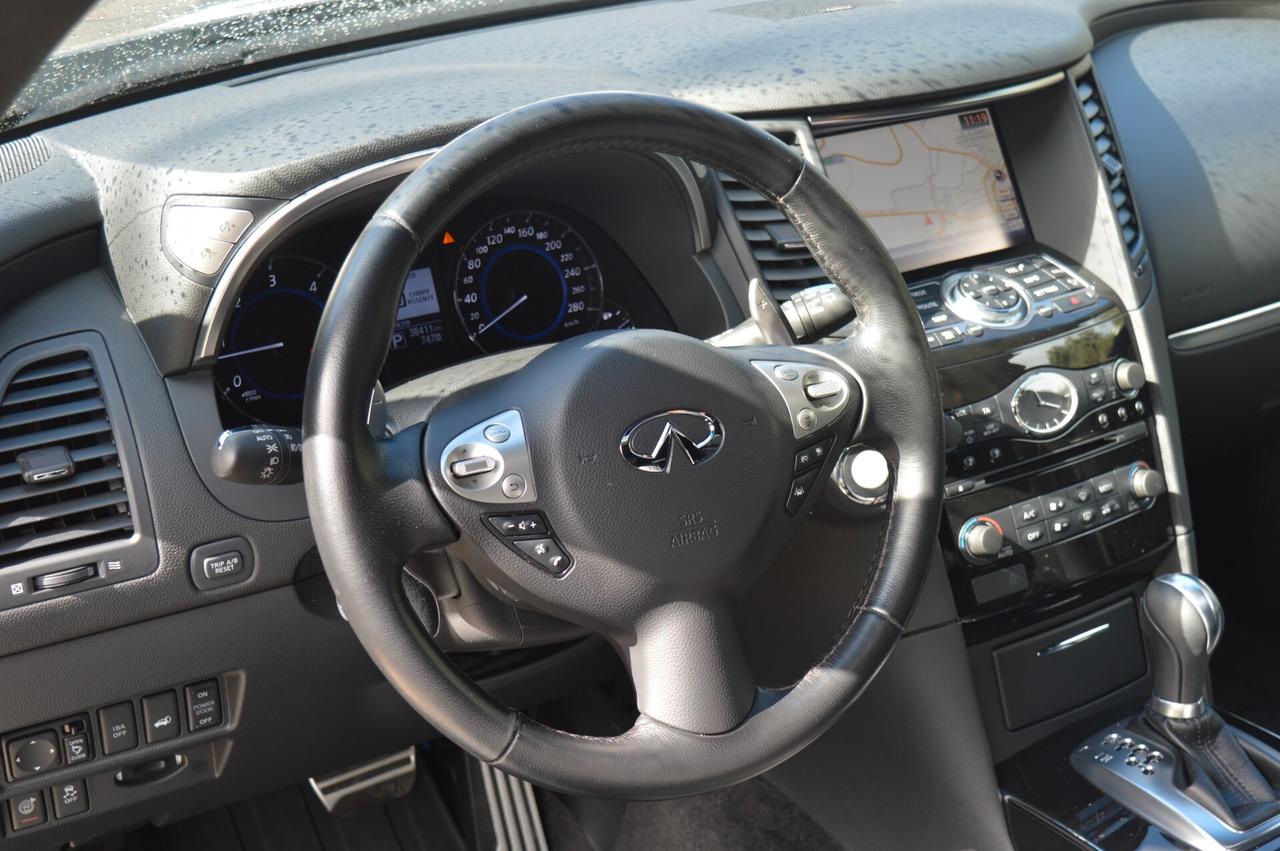 Infiniti QX70 3.0 diesel V6 AT S Premium