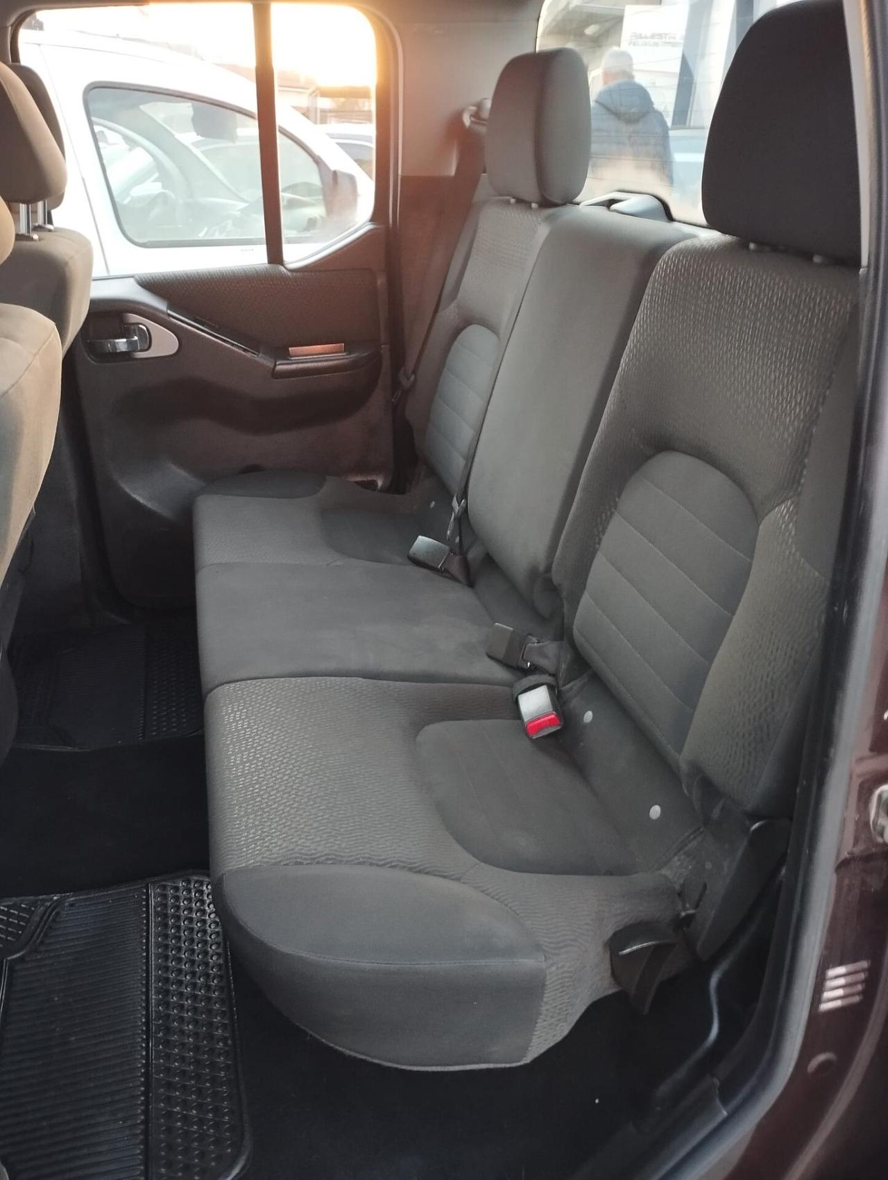 Nissan Navara 2.5 dCi 190CV 4 porte Double Cab LE