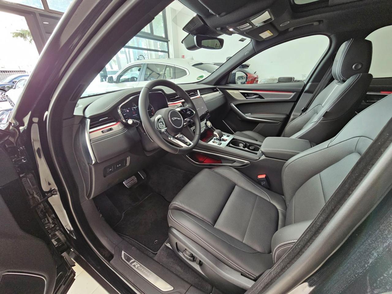 Jaguar F-Pace 2.0 D204 R-Dynamic SE awd auto camera