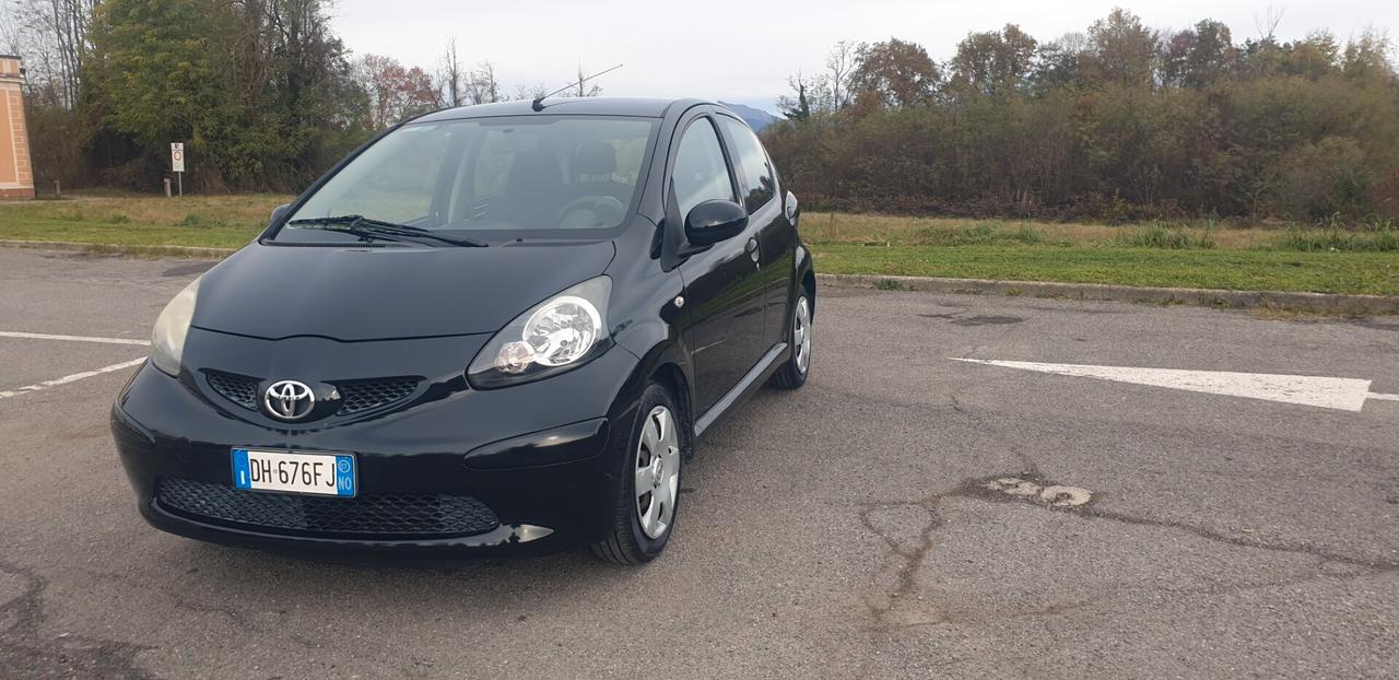 Toyota Aygo 1.0 12V VVT-i 5 porte Sol