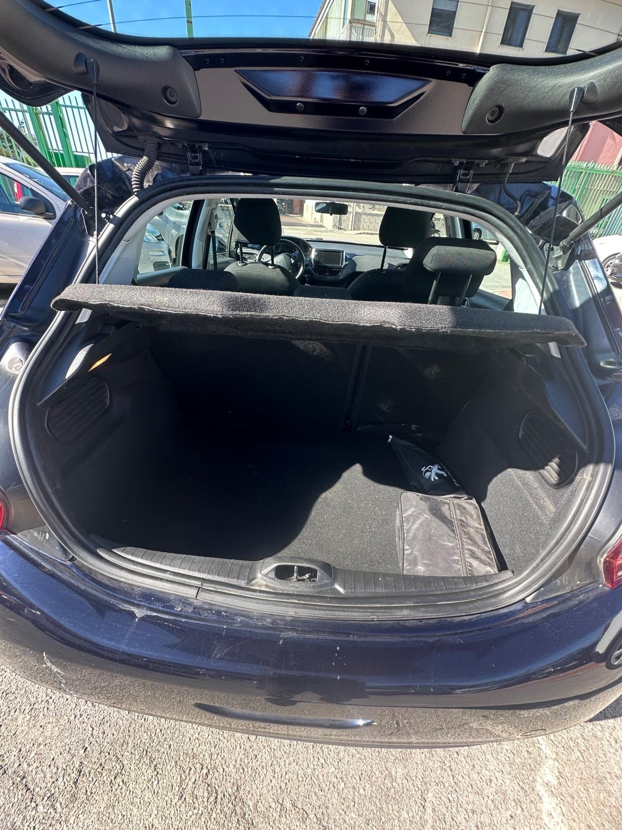 Peugeot 208 PureTech 82 5p. GPL Allure