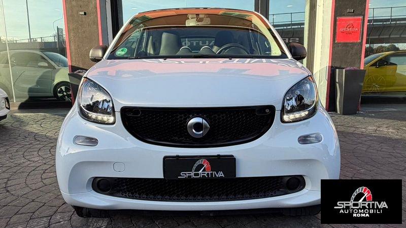 smart fortwo FARI LED TETTO PANORAMICO NAVI RATA MENSILE 202,00 fortwo 70 1.0 Passion