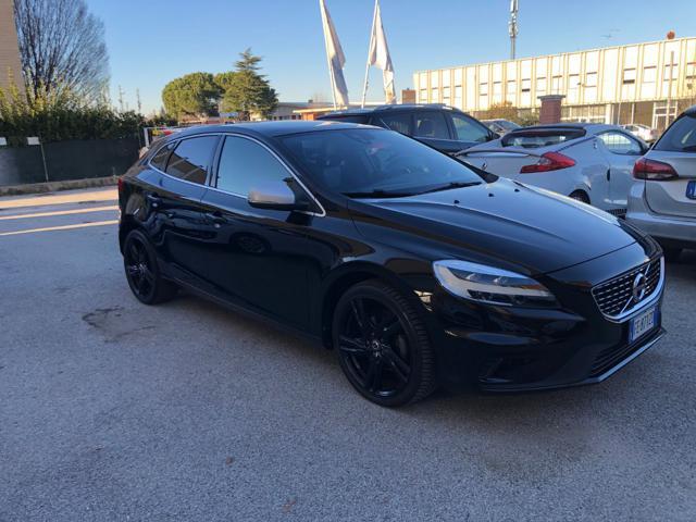 VOLVO V40 D2 R-design Momentum