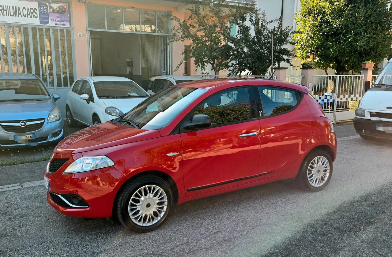 Lancia Ypsilon 1.2 69 CV 5 porte Unyca