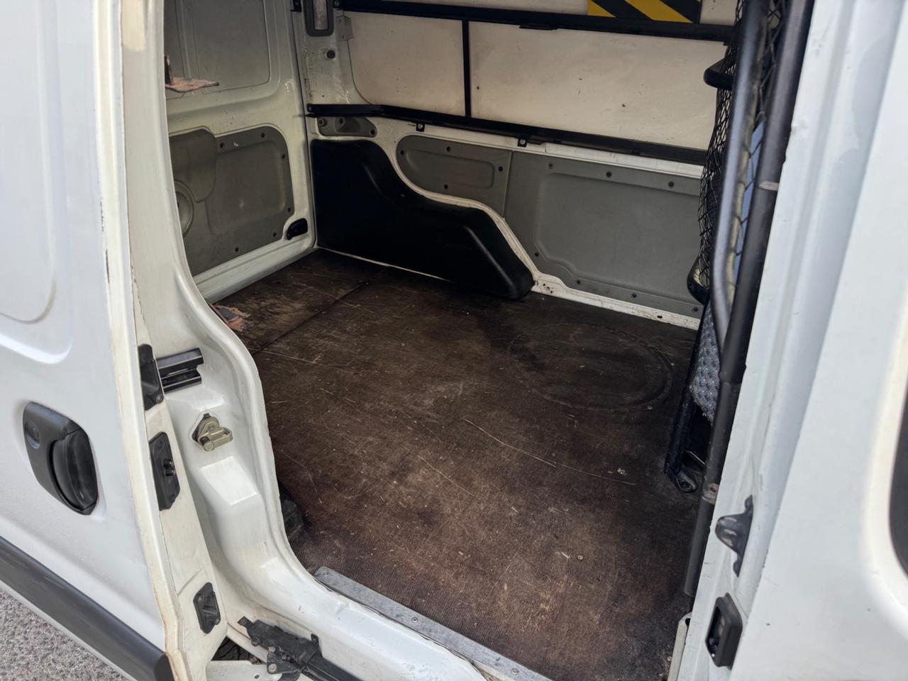 Renault Kangoo con GANCIO TRAINO