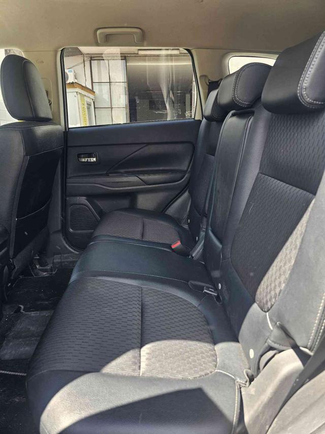 MITSUBISHI Outlander 2.0 MIVEC 4WD PHEV Instyle