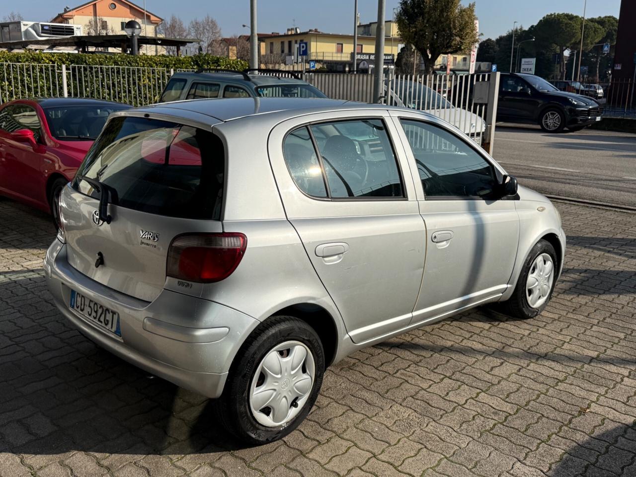 Toyota Yaris 1.0i 16V cat 5 porte Sol