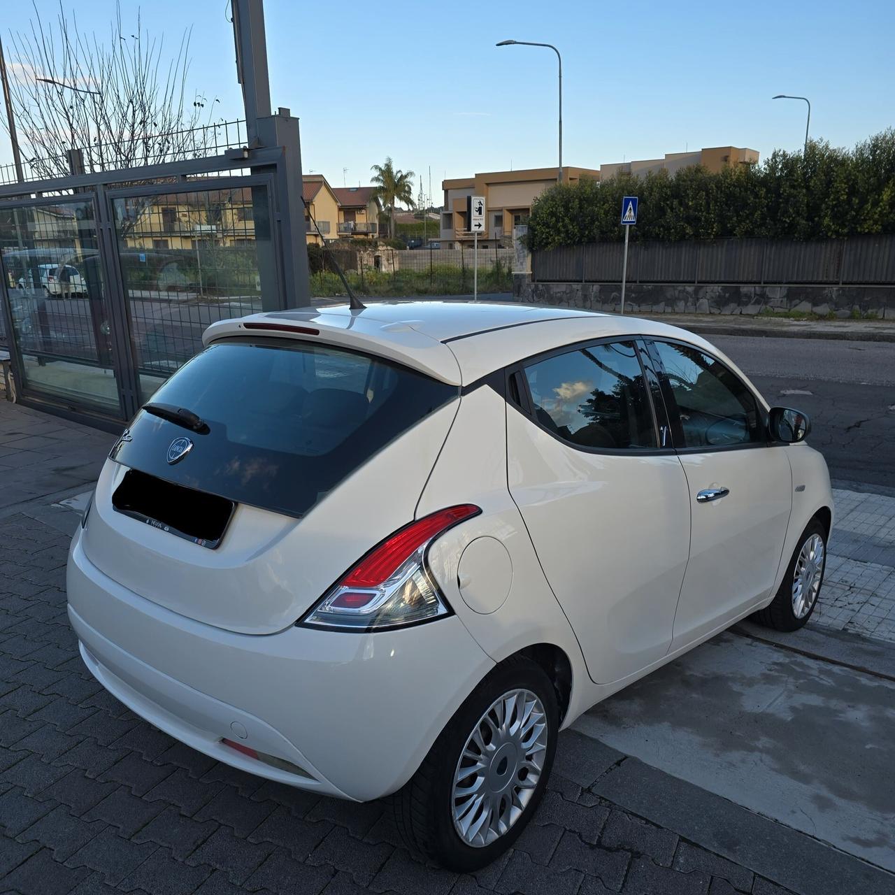 Lancia Ypsilon 1.2 69 CV 5 porte Platinum