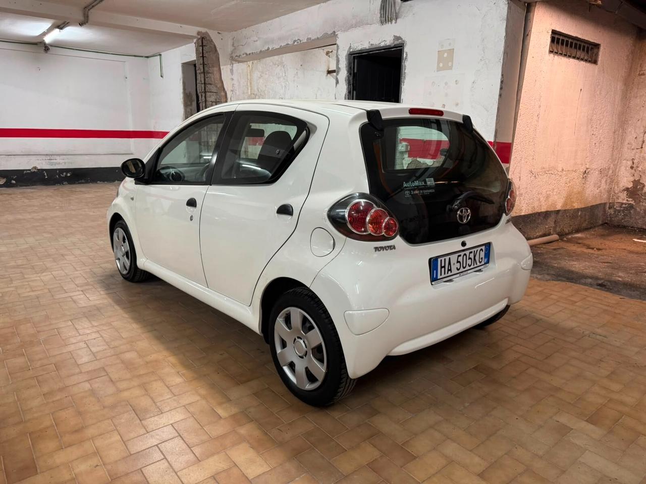 TOYOTA AYGO 1.0 CONNECT – SOLO 59.000 KM – GARANZIA – NEOPATENTATI OK”.